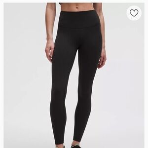 Lululemon Wundertrain 28"